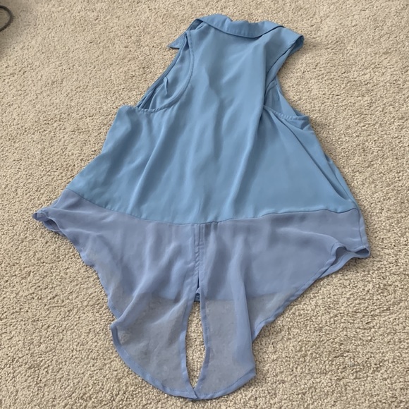 Cute summer “out on the town” tank! - Picture 4 of 4